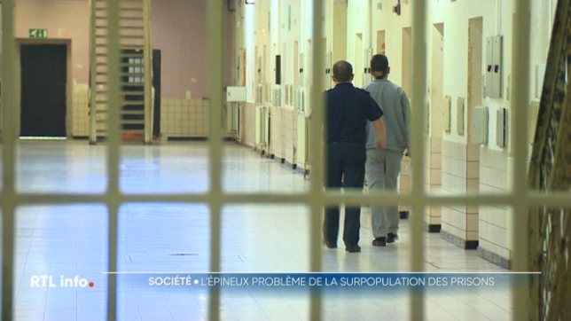 La grève de 24H touche à sa fin dans les prisons de Bruxelles et de Flandre. Les gardiens de prison entendaient dénoncer à nouveau le manque de personnel ainsi que la surpopulation qui s’aggrave un peu plus chaque année. Pourquoi n’arrive-t-on pas à régler ce problème de surpopulation ?