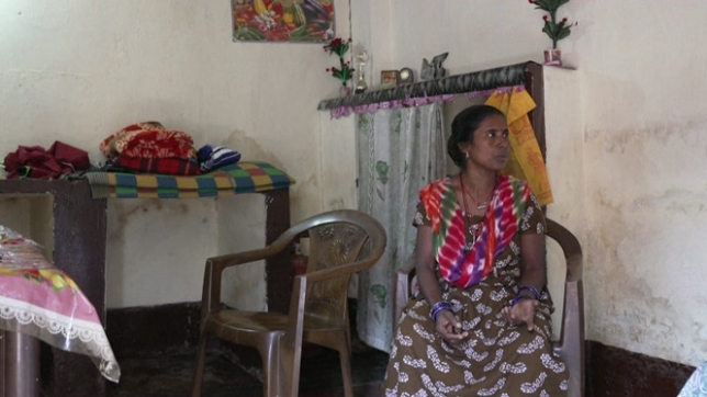 Bhopal, dans la nuit du 2 au 3 décembre 1984, à l'heure où du gaz mortel s'échappait d'une usine de pesticides de cette ville du centre de l'Inde. L'une des pires catastrophes industrielles au monde a fait environ 3.500 morts les trois premiers jours et quelque 25.000 dans les années qui ont suivi. Quarante ans plus tard, cette catastrophe empoisonne toujours la vie des habitants.