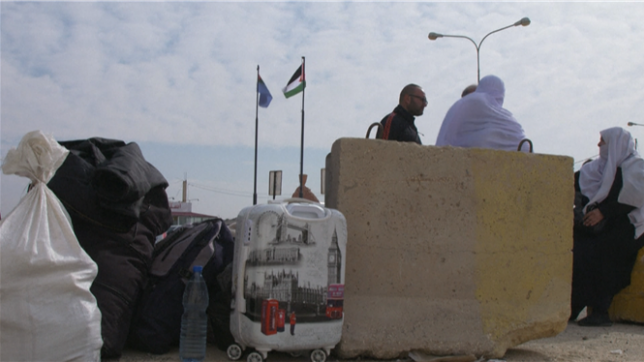 Après s'être expatriés pour échapper au régime de Bachar al-Assad, des syriens rentrent dans leur pays, soulagés par son départ.