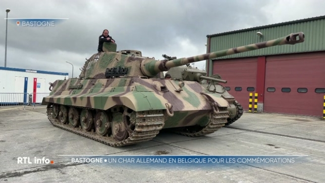 Les commémorations des 80 ans de la bataille des Ardennes auront lieu le week-end prochain à Bastogne. Un char allemand très impressionnant et très redouté sur les champs de bataille pendant la 2e guerre mondiale a fait le déplacement : le Tigre 2.