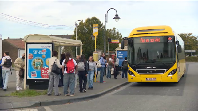 Des chauffeurs de bus TEC nous affirment être au travail jusqu’à 15h par jour. Plusieurs d’entre eux nous ont contacté via le bouton orange alertez-nous. Ils dénoncent des conditions de travail devenues impossible chez un sous-traitant de la société de transport en commun. Et préviennent : la situation deviendrait dangereuse pour les voyageurs.