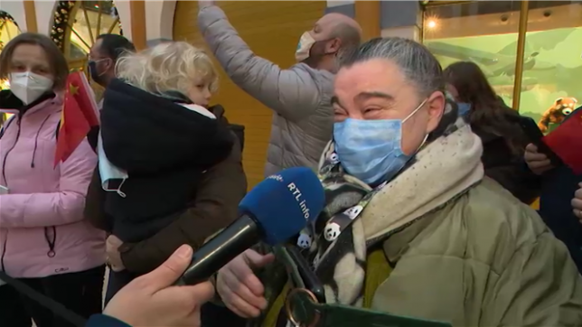 Trois des 150 visiteurs présents à Pairi Daiza ce matin pour assister au départ des trois pandas nés en Belgique vers la Chine nous ont confié, non sans emotion, les raisons de leur présence.