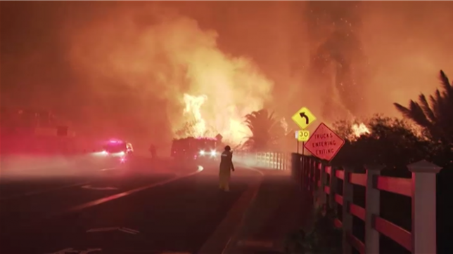 Les alentours de Malibu, ville et plage des stars près de Los Angeles dans l'ouest des Etats-Unis, sont ravagés mardi par un incendie qui a conduit à l'évacuation de milliers de personnes.