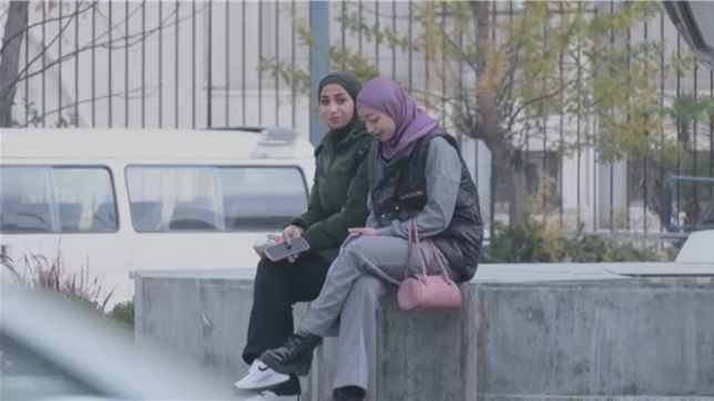 Des Syriens affluent dans la vieille ville de Damas, deux jours après que les rebelles islamistes ont renversé le président syrien Bachar al-Assad.