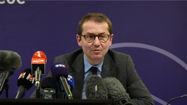 Le procureur de Saint-Brieuc annonce qu'il va demander le placement en détention provisoire du suspect qui hébergeait Morgane, 13 ans, retrouvée saine et sauve à Coutances (Manche) après deux semaines de disparition, pour éviter tout risque de réitération.