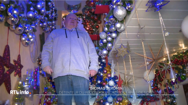 Un couple allemand, passionné par les décorations de Noël, vient de battre un record insolite. Ils ont installé 600 sapins dans leur appartement, transformé en véritable forêt enchantée.