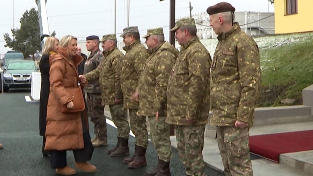 La ministre de la Défense "en visite de Noël": pourquoi ce voyage à la rencontre des soldats belges est-il aussi secret?