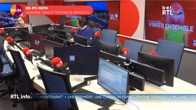 La compagnie aérienne à bas prix, l'une des plus lucratives de la planète, emploie plusieurs milliers de membres d'équipage originaires des quatre coins de l'Europe, et même bien au-delà. Pourtant, hôtesses de l'air et stewards sont de plus en plus nombreux à dénoncer leurs conditions de travail au sein de la compagnie.