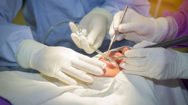 Il gagne à la loterie, se paie une chirurgie dentaire et… meurt sur la table d'opération  