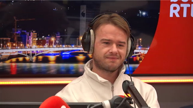 La saison des fêtes est là, et avec elle, le grand retour des classiques de Noël dans les playlists du monde entier. Cette semaine, les charts se sont remplis de tubes festifs. Voici les trois chansons qui tournent en boucle à l'approche des fêtes.