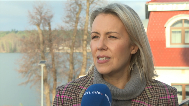 En visite dans les pays de l'Est, Ludivine Dedonder se confie sur ses projets de sécurité en Belgique.