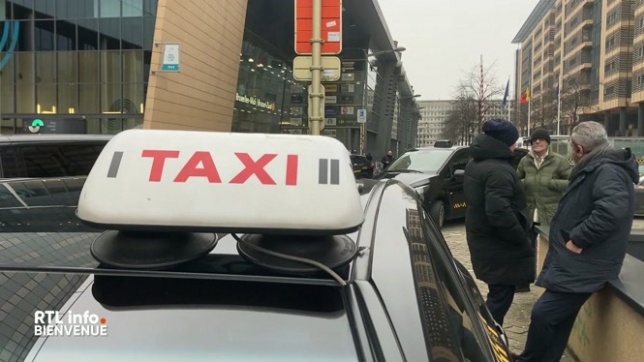 À Bruxelles, les chauffeurs de taxis manifestent contre le manque de places de parking. À Liège, la fin de la tournée d’un groupe de musique très apprécié a lieu.