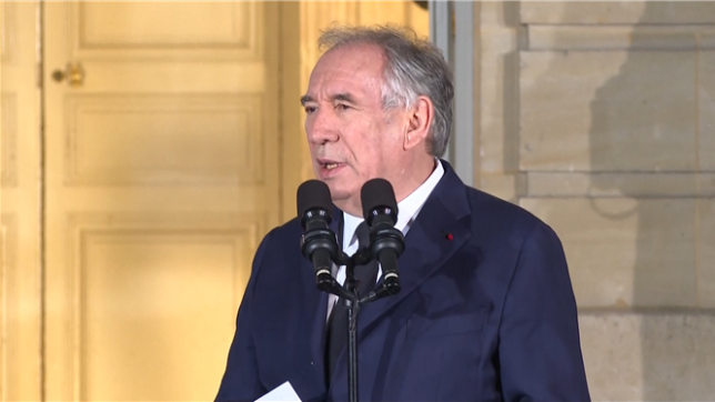 François Bayrou devient le Premier ministre de la France: Ma ligne de conduite sera de ne rien cacher