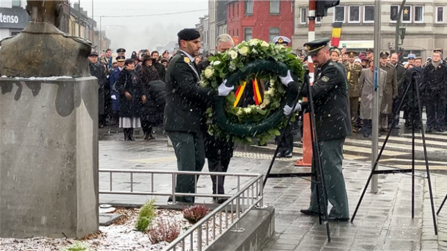 Le roi Philippe et la reine Mathilde sont présents à Bastogne pour les commémorations du 80e anniversaire du début de la Bataille des Ardennes.