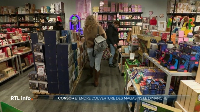 Ce week-end, vous étiez nombreux dans les magasins et les centres commerciaux qui ouvrent exceptionellement leurs portes ces dimanche 15 et 22 décembre. Ouvrir le dimanche, un concept que la potentielle future majorité Arizona vourdrait élargir. Qu'en pensent les clients ?
