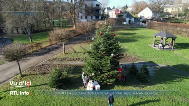 C'est une idée du conseil communal des enfants qui invite tous les habitants à venir le décorer.