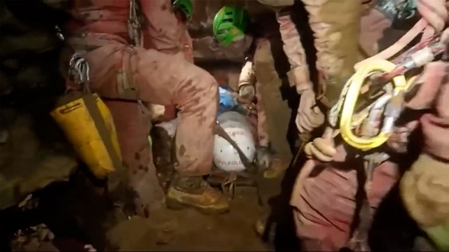 Une spéléologue italienne coincée à 580 mètres sous terre: "des opérations longues et difficiles" pour la sauver 