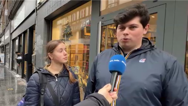 Selon un sondage réalisé par Cluster 17 pour RTL info, 60 % des Belges affirment que leur pouvoir d'achat a diminué au cours de l’année écoulée. Pour compenser, 63 % des répondants prévoient de réduire le nombre de cadeaux de Noël, tandis que 57 % vont limiter leur budget pour les repas festifs.