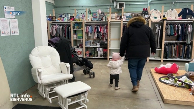 Une brocante permanente se tient dans un magasin de seconde main de Spy. Une artiste Liégeoise relie des agendas à la main et les étudiants de Bruxelles pourront aller passer leur blocus dans des lieux insolites.