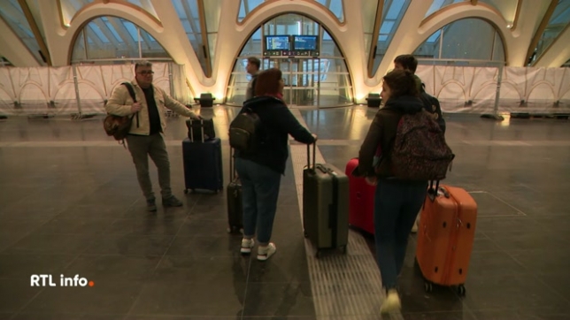 Ce matin, après 15 ans de travaux, et un dernier budget estimé à 480 millions d'euros, un premier train est entré en gare de Mons sur le coup de 4h30. Que pensent les voyageurs de cette nouvelle gare-passerelle ?
