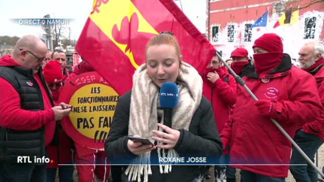 En direct de Namur, Roxane Josse explique les craintes des manifestants alors que le budget du gouvernement wallon doit être voté cet après-midi.