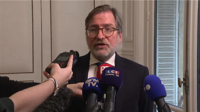 L'ancien président français Nicolas Sarkozy, condamné définitivement à un an de prison ferme sous bracelet électronique pour corruption et trafic d'influence, se conformera à cette sanction mais va saisir la Cour européenne des droits de l'homme (CEDH), selon son avocat, Me Patrice Spinosi.