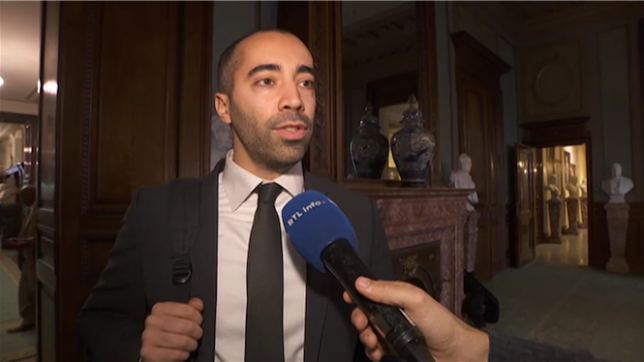 Sammy Mahdi, président du CD&V, réagit à la récente polémique concernant la plainte dont fait l'objet un accompagnateur de train. Il lui est reproché d'avoir salué les voyageurs d'un compartiment en néerlandais et en français alors que le convoi arrivait à Vilvoorde, en Flandre.