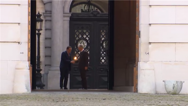 Bart De Wever est reçu par le Roi.