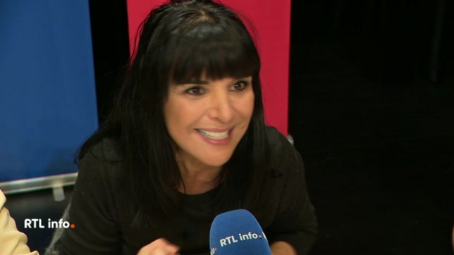 La parade de Noël vient de s'élancer dans les rues de Bertrix. Mais avant le départ, vous étiez très nombreux à aller à la rencontre des journalistes et des animateurs de RTL pour la traditionnelle séance de dédicaces.