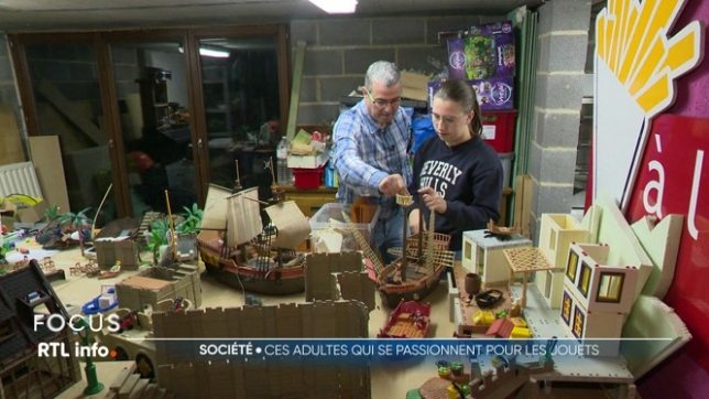 Kidultes :  un terme qui désigne ces adultes qui ont gardé leur âme d'enfant. Cette tribu assume sa passion dévorante pour les jouets et les jeux de société. Visite dans les coulisses d'un business juteux qui peut aussi psychologiquement faire beaucoup de bien.