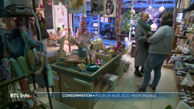 Sur la liste des derniers achats, il n'y a pas que les cadeaux. Il y aussi parfois les éléments de décoration de votre table. Les fêtes de fin d'année ont aussi un impact sur l'environnement.