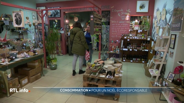 Noël, c'est aussi des cadeaux et de la décoration... Qui ont un impact sur l'environnement. Alors certains commerçants proposent des alternatives plus ecoresponsables.