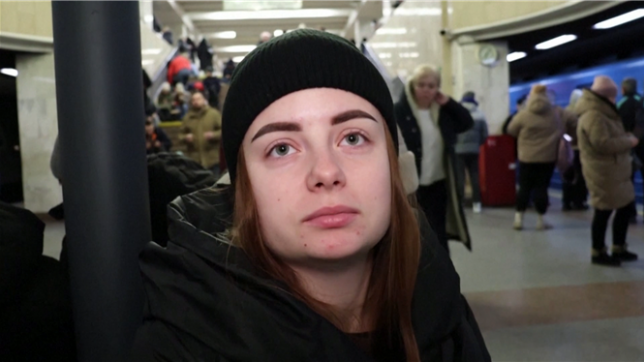 Des résidents de Kiev passent Noël dans le métro: Je veux faire la fête mais c'est effrayant de rester chez soi