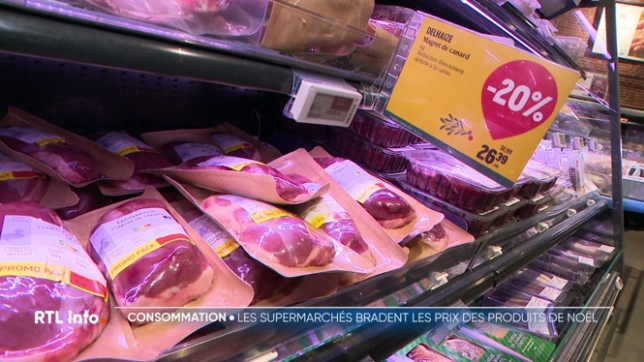 Le lendemain de Noël, c'est aussi le jour idéal pour faire de bonnes affaires. Les supermarchés liquident leurs produits de fêtes, comme le saumon, le homard et la dinde farcie, à des prix très intéressants.