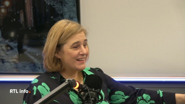 Une année chargée se termine, et RTL info vous propose de la conclure avec une série d'interviews décontractées de femmes et d'hommes politiques qui l'ont marquée. Demain, c'est Elke Van den Brandt, formatrice néerlandophone du gouvernement bruxellois, qui se confiera à Martin Buxant.