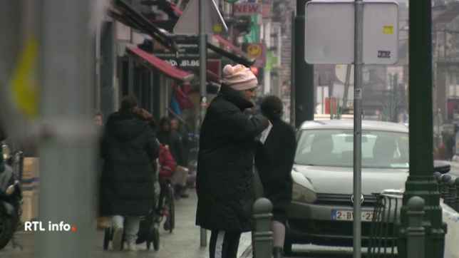 Les jeunes de moins de 16 ans ne peuvent plus se promener seuls à Cureghem, un quartier d’Anderlecht, après 19 heures le soir du réveillon, sauf accompagnés de leurs parents. Des parents sont allés jusqu'au Conseil d'Etat pour faire annuler cette décision.
