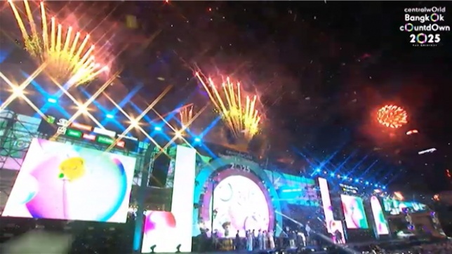 Feux d'artifice à Bangkok pour le passage à la nouvelle année. Bonne année 2025.