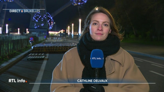 Les conditions météo ne sont pas idéales car il y a pas mal de vent. Certaines villes flamandes ont d'ailleurs annulé leur feu d'artifice par mesure de précaution. Les festivités du Nouvel an sont organisées au pied de l'Atomium, comme l'explique Cathline Delvaux sur place.