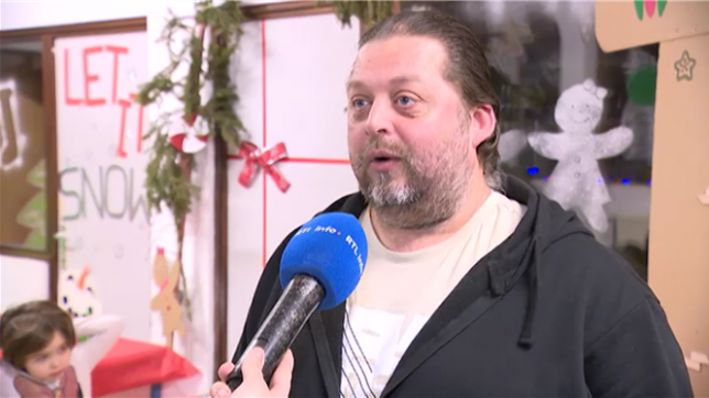 L'ASBL Le Triangle, qui accueille des familles sans domicile fixe, a organisé un apéritif convivial pour apporter un peu de réconfort en cette période difficile. Les familles présentes espèrent retrouver un logement en 2025, notamment pour offrir une stabilité à leurs enfants.