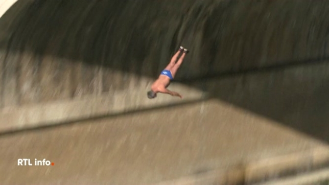 Nouvel an: des Romains sautent dans le Tibre, la tradition date de 1946