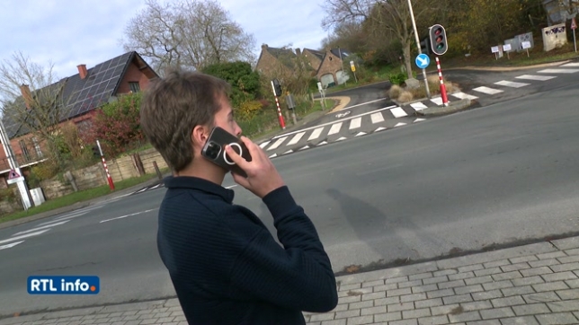 Thomas nous a contactés via le bouton orange Alertez-nous. Il note que le réseau téléphonique est très mauvais dans sa commune, Grez-Doiceau. Françoise, qui vit également là, fait le même constat. Il semblerait que les habitants de Louvain-la-Neuve rencontrent également des problèmes. S'agit-il d'un phénomène global? Y a-t-il une explication?