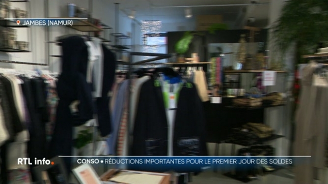 Un mois de bonnes affaires et de ventes à prix réduits, avec beaucoup de stock. D'habitude, c'est une période très importante pour les commerçants qui peuvent écouler leur marchandise mais les soldes ont de moins en moins de succès face au commerce en ligne.