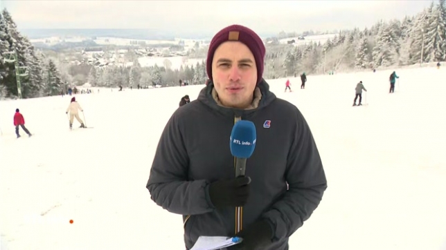 On retrouve en direct Julien Henrotte depuis la Baraque de Fraiture où la neige est au rendez-vous.