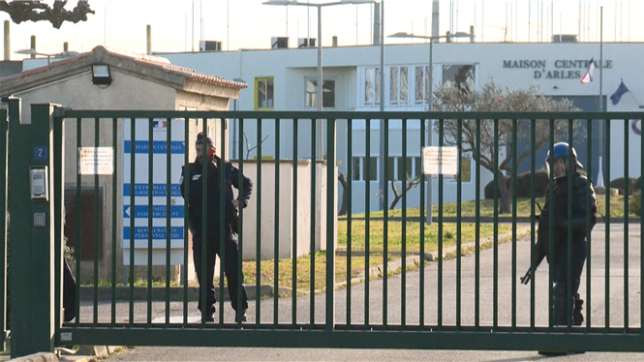 Un détenu détient cinq personnes en otage à la prison d'Arles en France