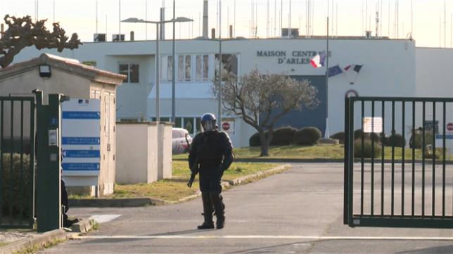 Un détenu a retenu cinq personnes en otage à la prison d'Arles en France