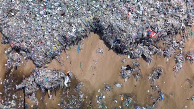 La situation n'a jamais été aussi grave: les plages paradisiaques de Bali transformées en mer de déchets plastiques