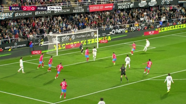 Le Real Madrid s'est facilement imposé ce lundi soir en Coupe du Roi face au Deportiva Minera (0-5).