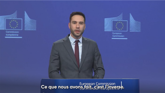 Répondant aux accusations de censure d'Elon Musk et de Mark Zuckerberg, la Commission européenne affirme qu'elle ne demande à aucune plateforme de retirer un contenu licite.