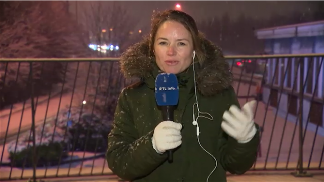Charlotte Simonart fait l'état des lieux ce matin. Il neige sur une partie de la Wallonie et sur Bruxelles. Malgré tout, cela circule correctement sur les grands axes.
