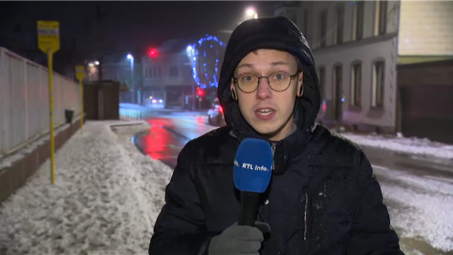 Le point sur les averses de neige ce matin à Herve, en province de Liège. Les risques d'aquaplanage sont grands dans certaines régions où il pleut sur la couche de neige tombée hier soir.